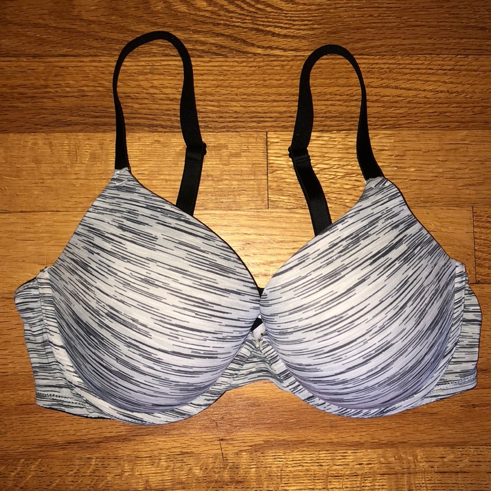 Pink VS’s bra, 36C